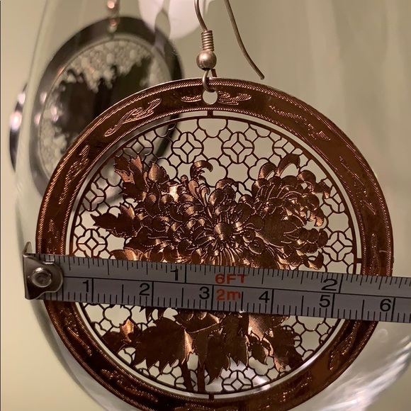 Bronze circle earrings - Picture 3 of 3